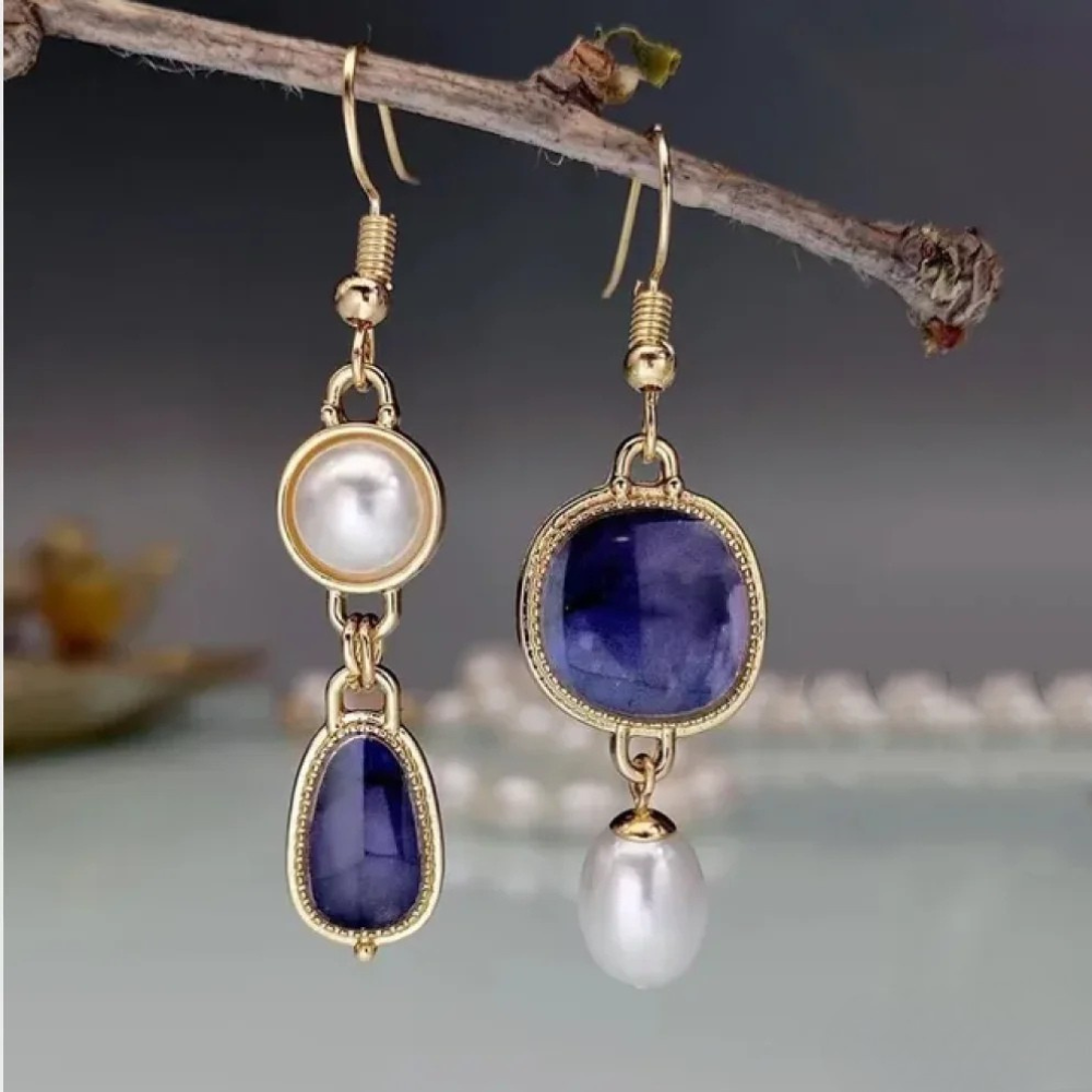 Victoria Retro Blue Stone Earrings |
