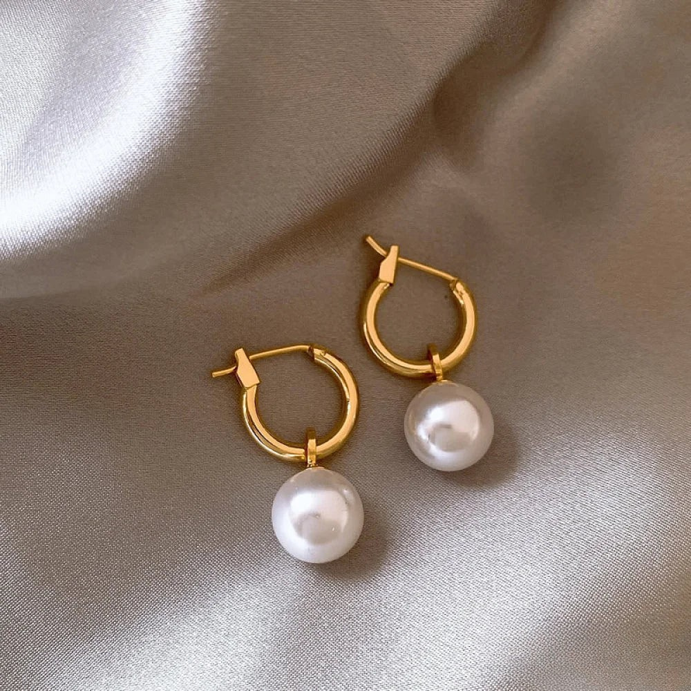 Victoria Elegant Earrings with Golden Pearls |