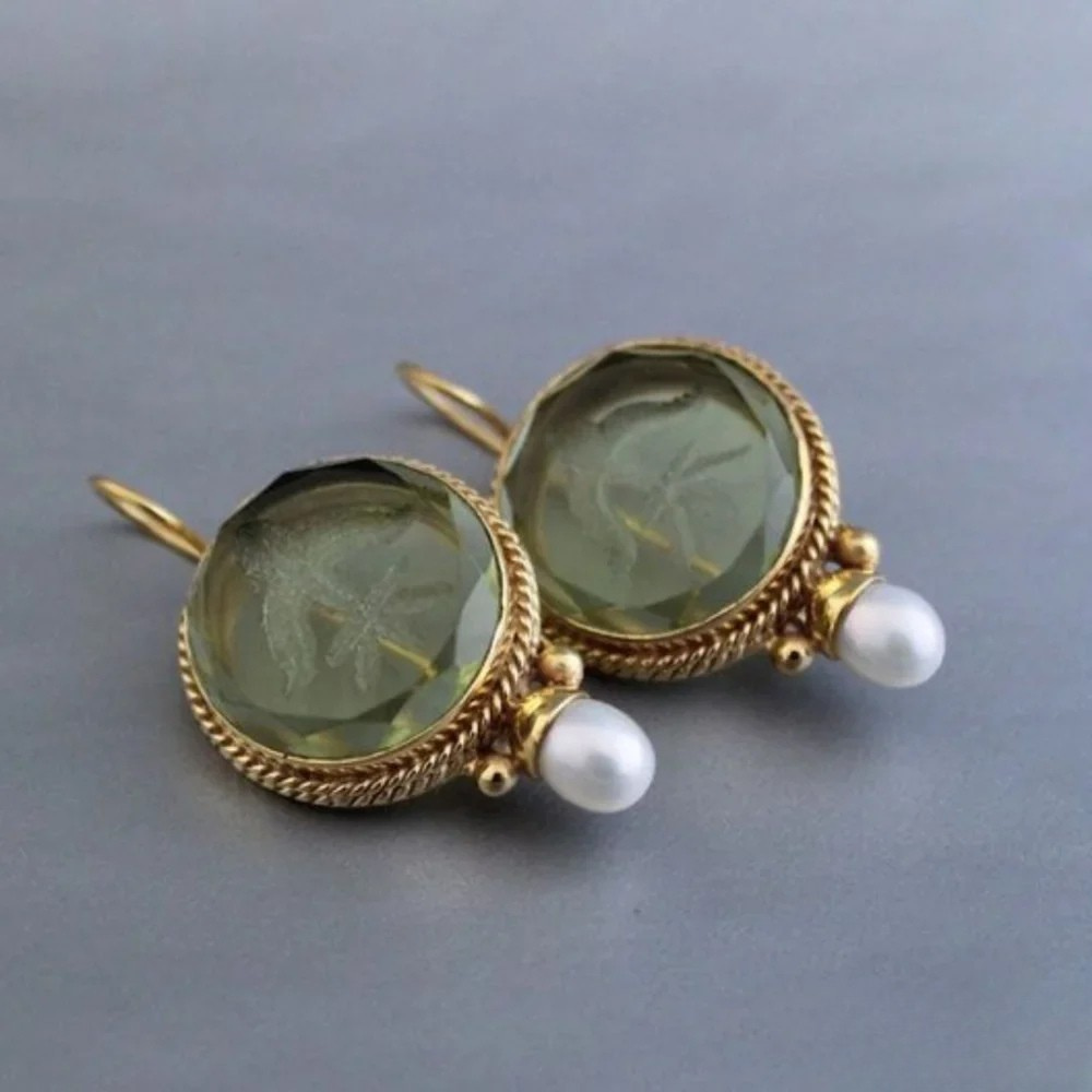 Victoria Vintage Round Green Stone Earrings |