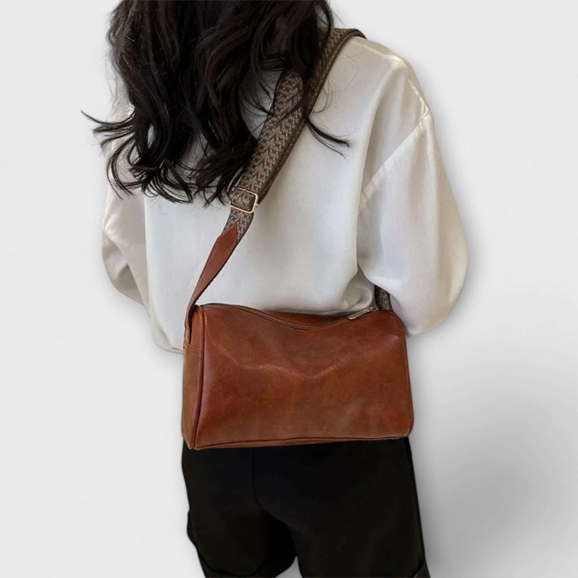 Victoria | Vintage Crossbody Bag