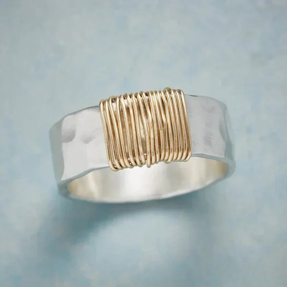 Victoria | Vintage Silver Ring with Golden Threads