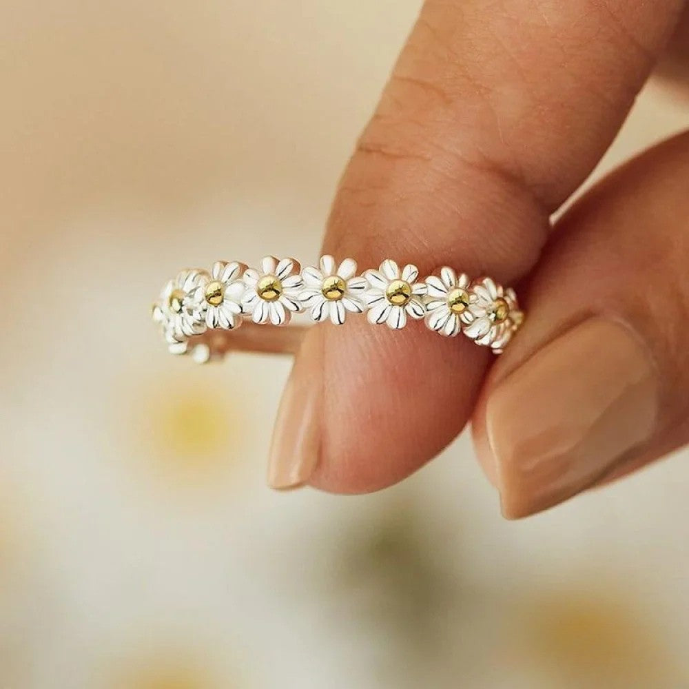 Victoria | Adjustable Silver Ring with Hand-Painted Enamel Daisy